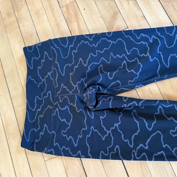 Athleta Elation Train‎ Textured 7/8 tight black and grey leggings - Picture 6 of 6